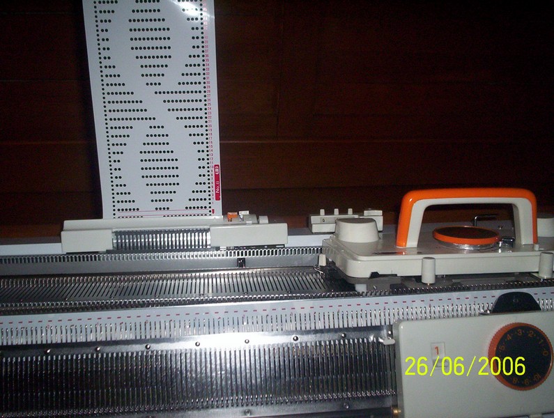 pletací stroj dvojlůžkový NOVAKNIT-Brother KH-160 + KR-160  s intarsia funkcemi, 168jehel 6mm, síla příze 2-4,5-1