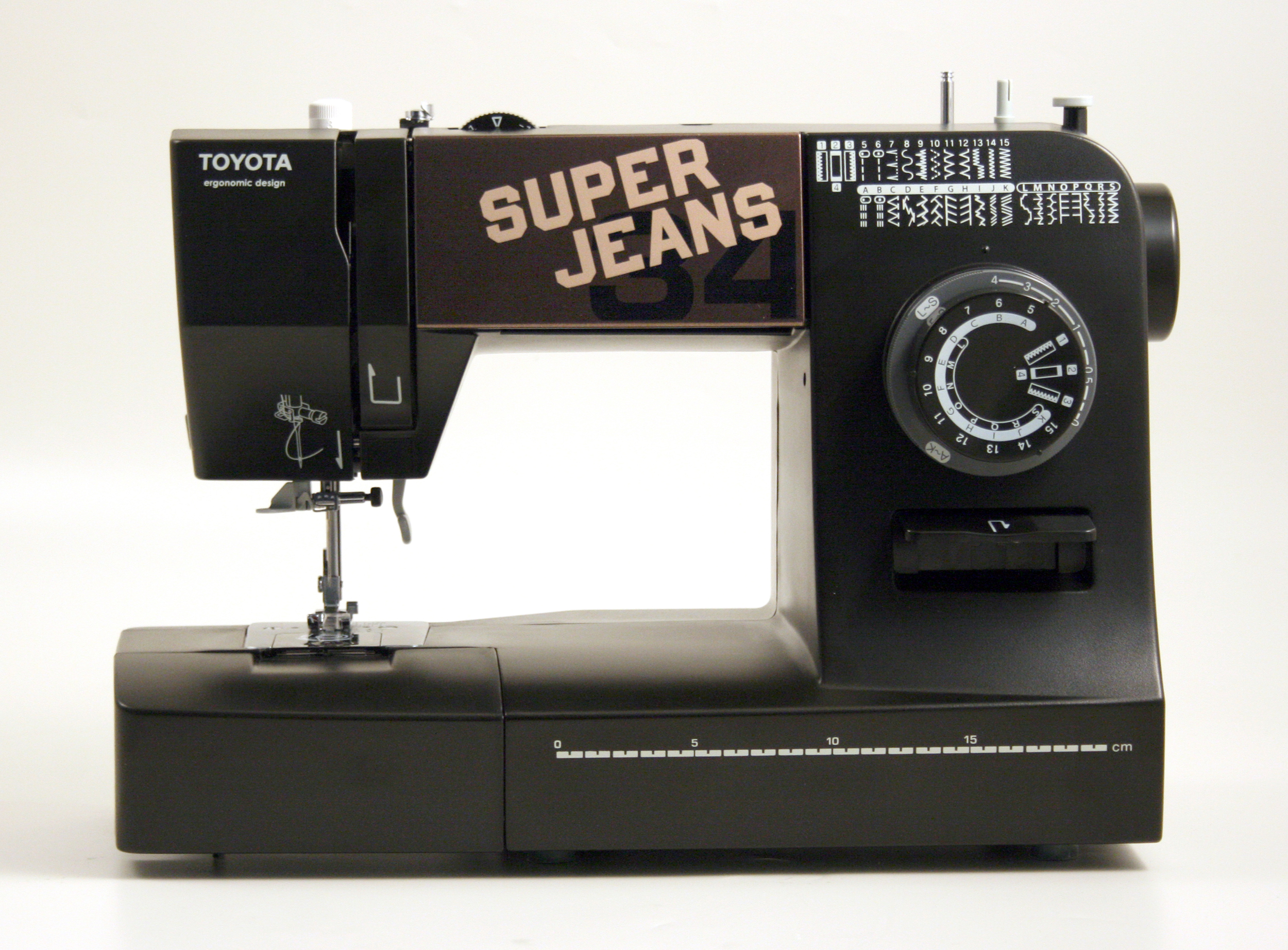 šicí stroj Toyota Super Jeans 34PE + stolek-1