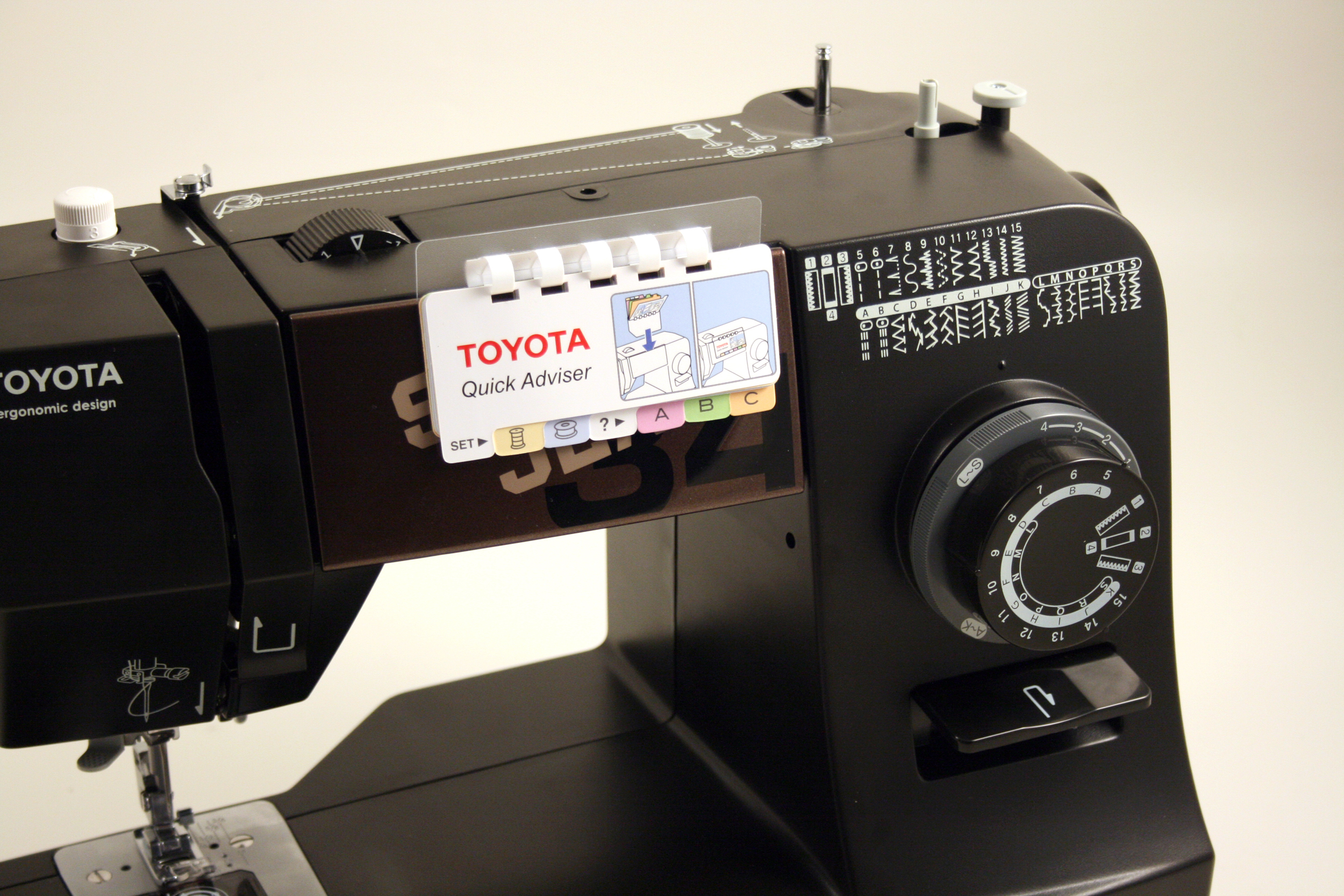 šicí stroj Toyota Super Jeans 34PE + stolek-5