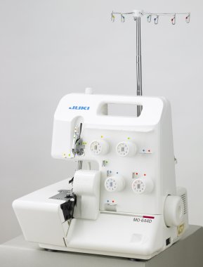 overlock Juki MO - 644D + sada nití ZDARMA