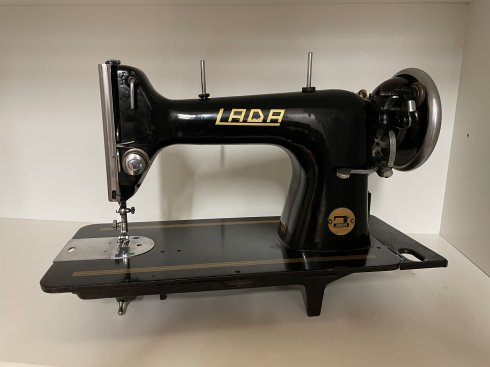 repasovaný šicí stroj LADA 121 černá šlapací