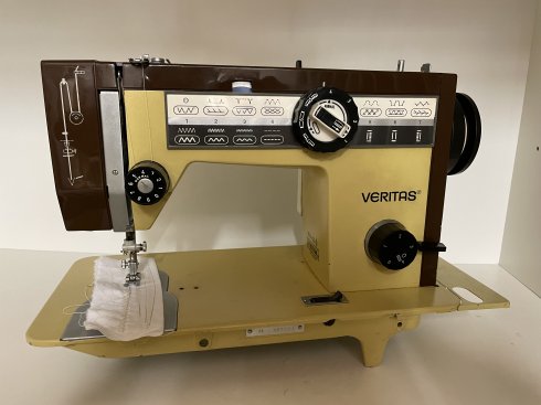 repasovaný šicí stroj Veritas 8014/40